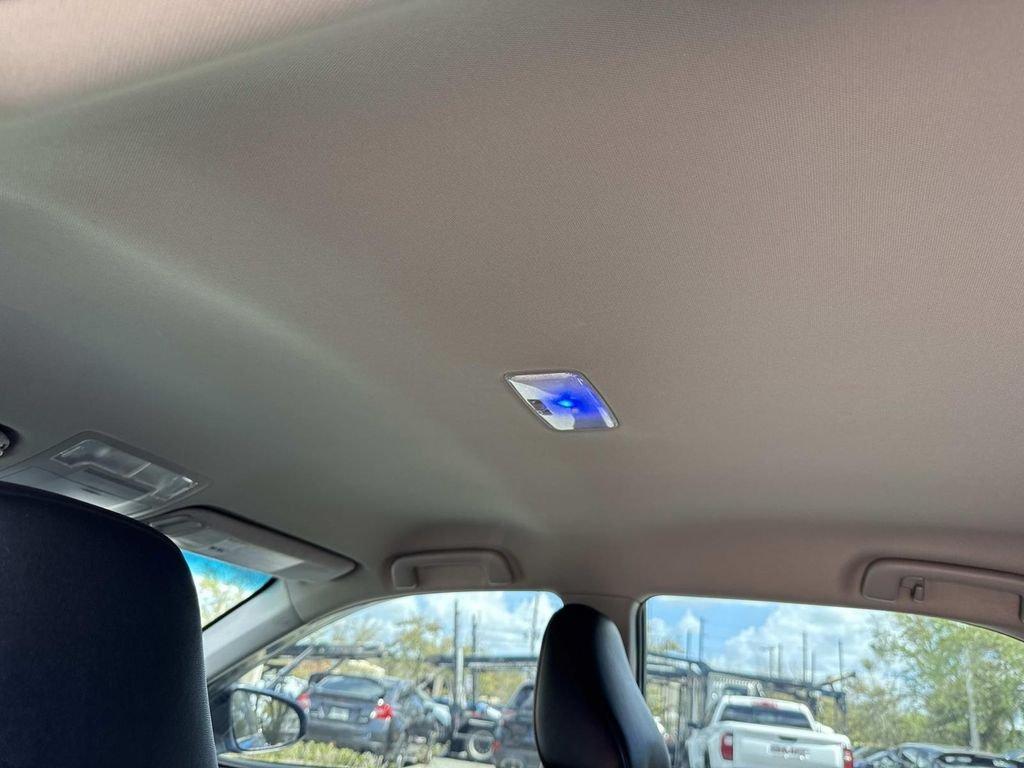 Toyota Camry Se - Thumbnail 18