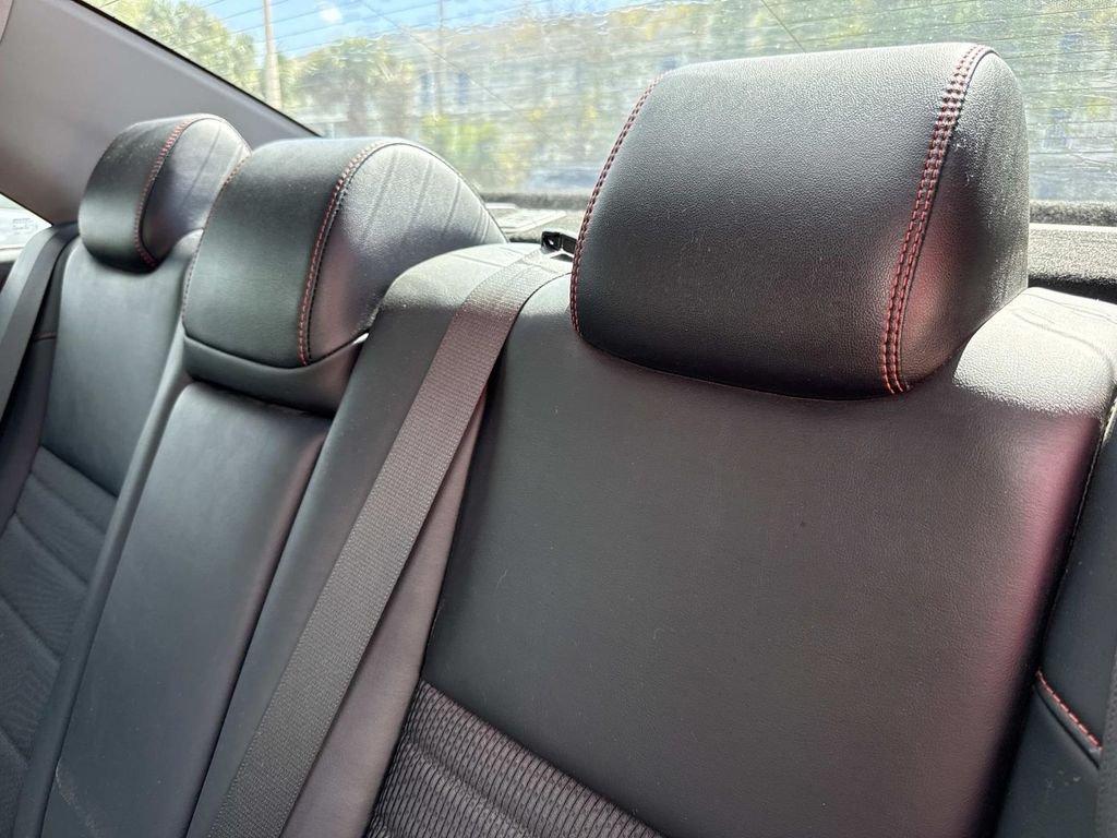 Toyota Camry Se - Thumbnail 16