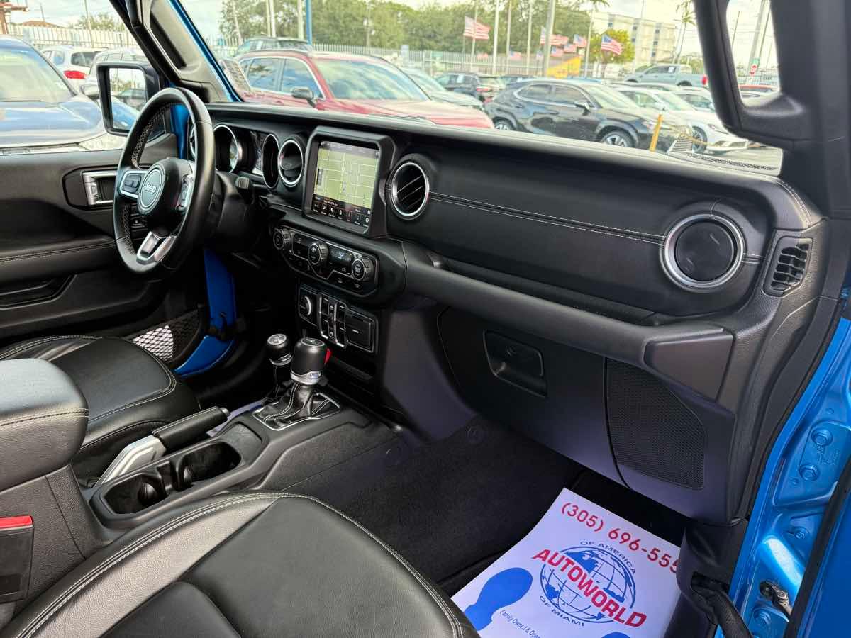 Jeep Wrangler Unlimited Sahara 4Xe - Thumbnail 17