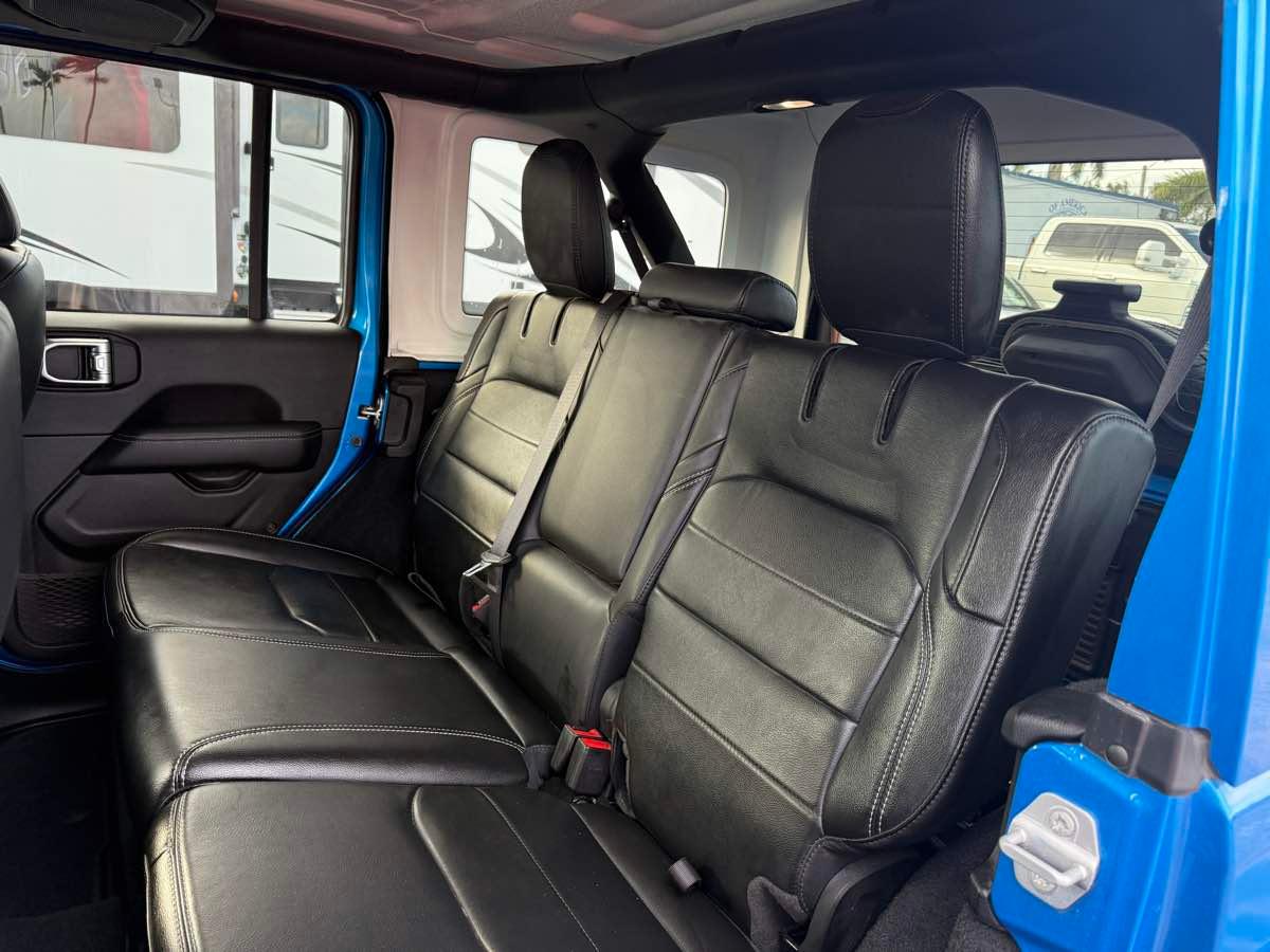 Jeep Wrangler Unlimited Sahara 4Xe - Thumbnail 20