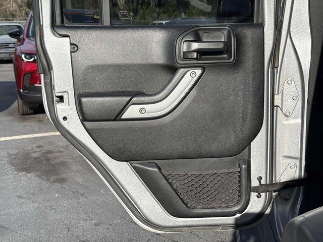 Jeep Wrangler Unlimited Rubicon - Thumbnail 18