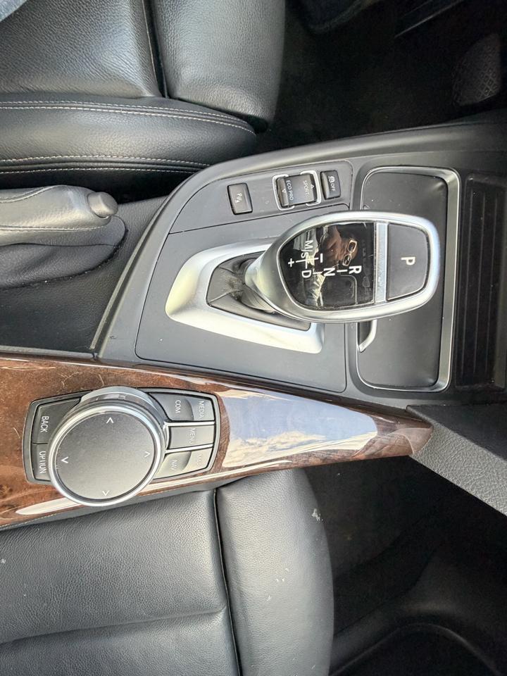 BMW 3-Series330I Sulev Sedan - Thumbnail 2