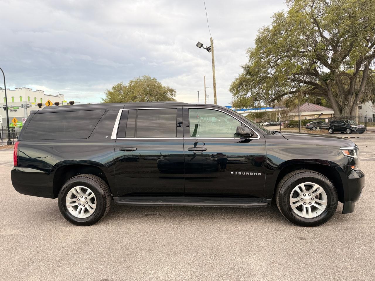 Chevrolet Suburbanlt 2Wd - Thumbnail 7