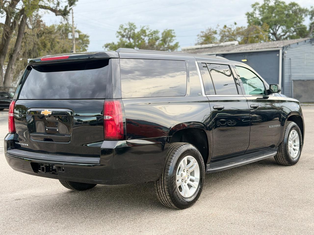 Chevrolet Suburbanlt 2Wd - Thumbnail 6