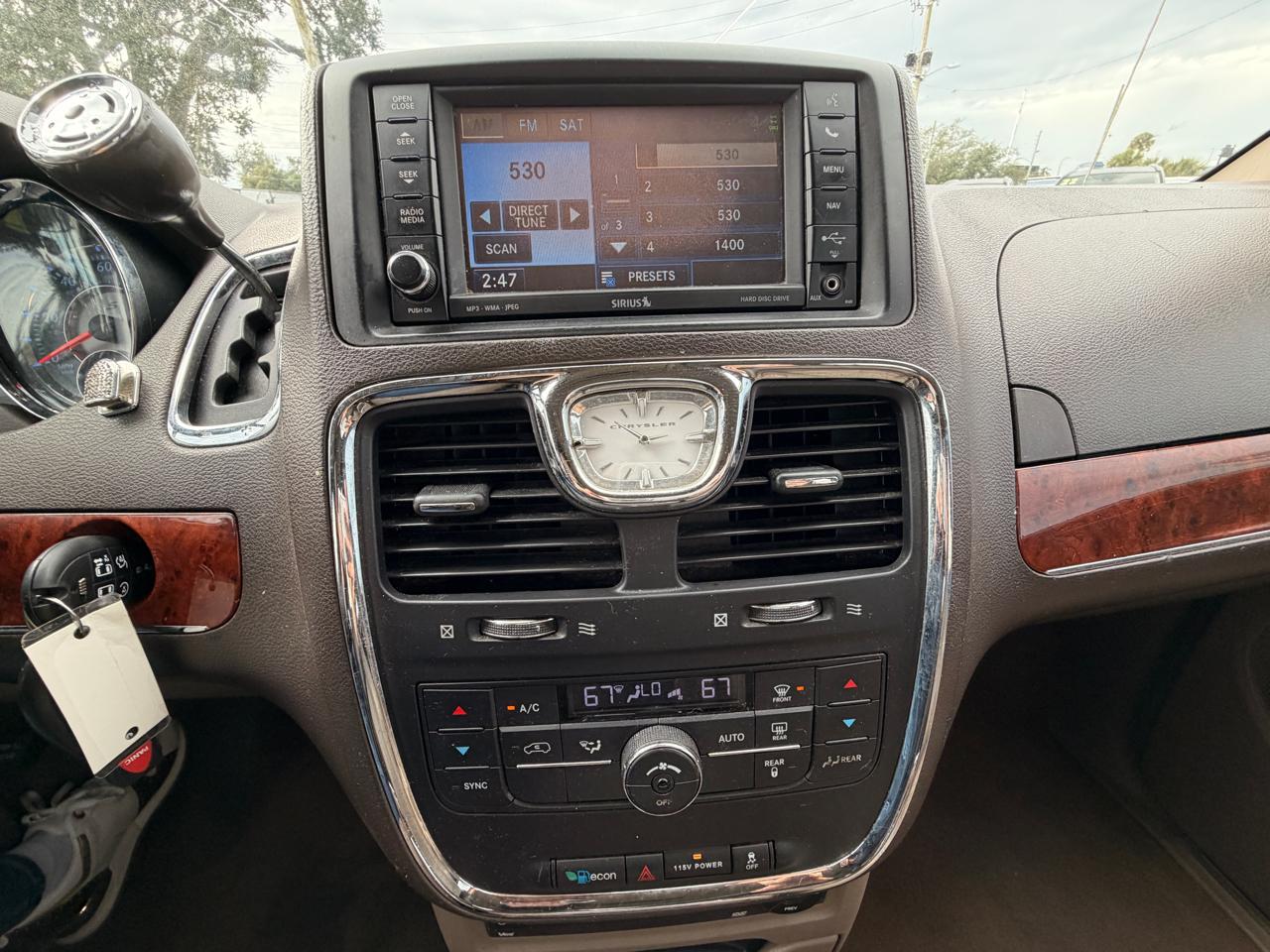 Chrysler Town & Countrytouring-L - Thumbnail 18