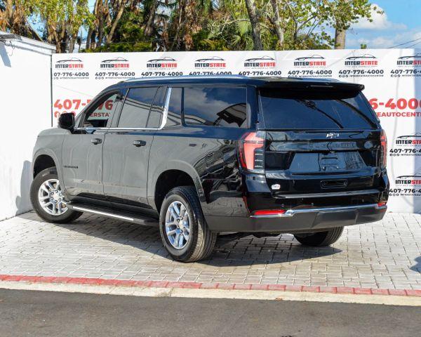 Chevrolet SUBURBAN - Thumbnail 4