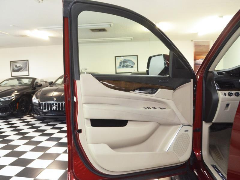 Cadillac Escalade Premium Luxury 4Wd With / Lpo *4Wd*Radiant &Amp; Performance Brake Pkgs* 20,700 Mi* - Thumbnail 16