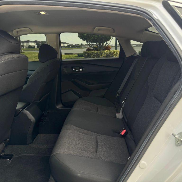 Honda Accord - Thumbnail 12