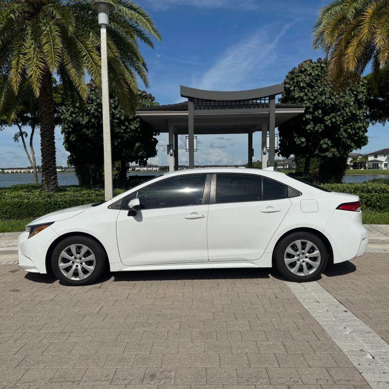 Toyota Corolla - Thumbnail 4