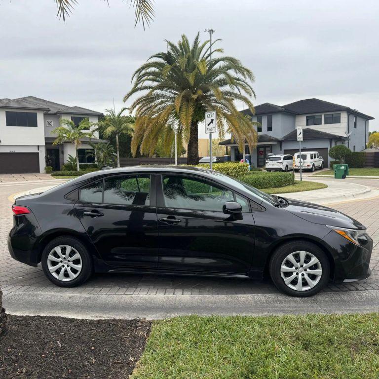 Toyota Corolla - Thumbnail 6