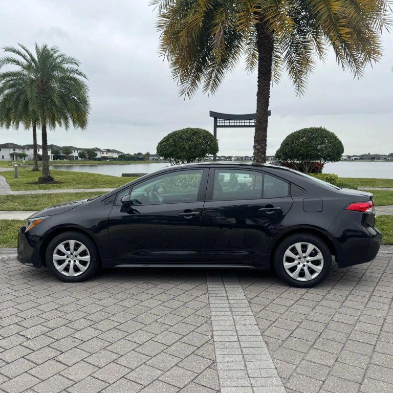 Toyota Corolla - Thumbnail 5