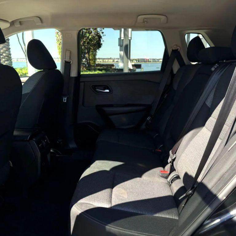 Nissan Rogue - Thumbnail 14