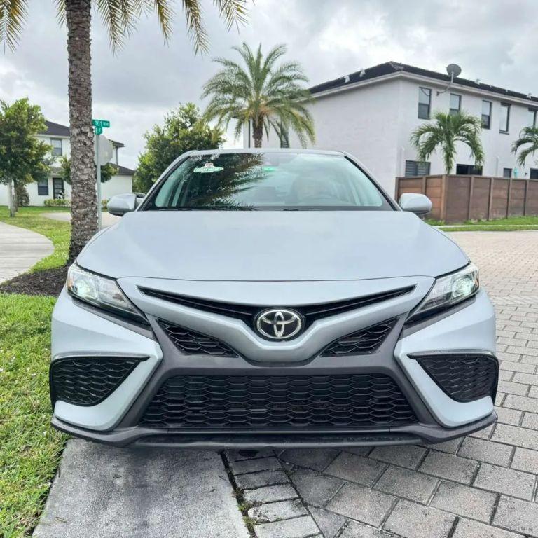 Toyota Camry - Thumbnail 9