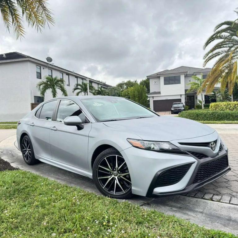 Toyota Camry - Thumbnail 8