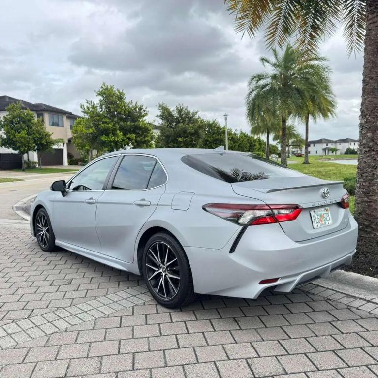 Toyota Camry - Thumbnail 5