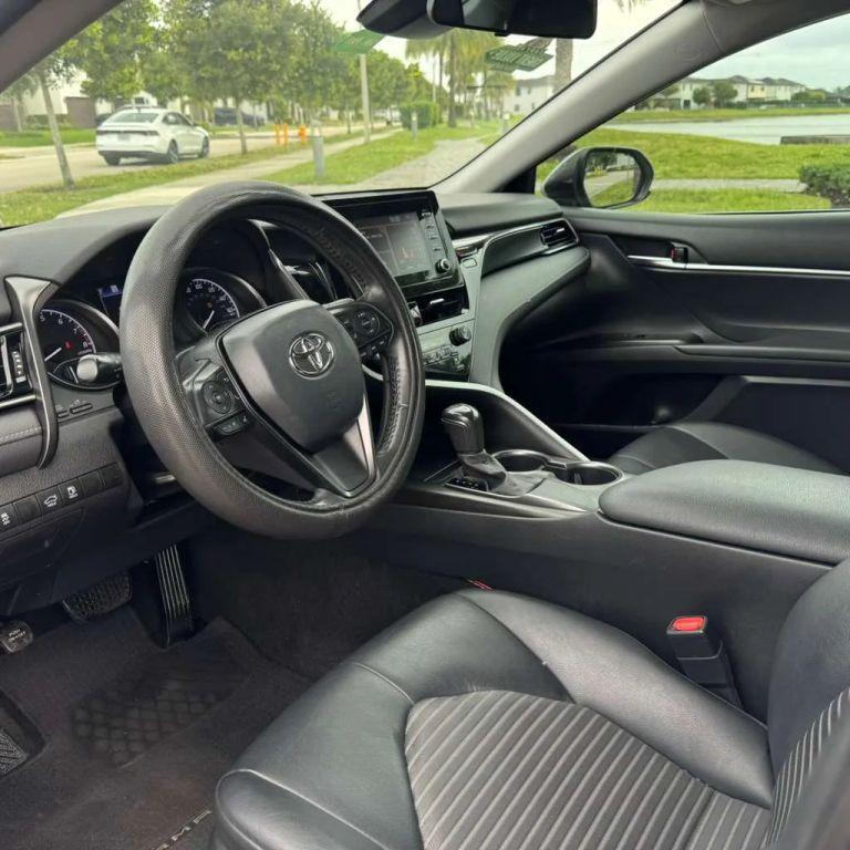 Toyota Camry - Thumbnail 11