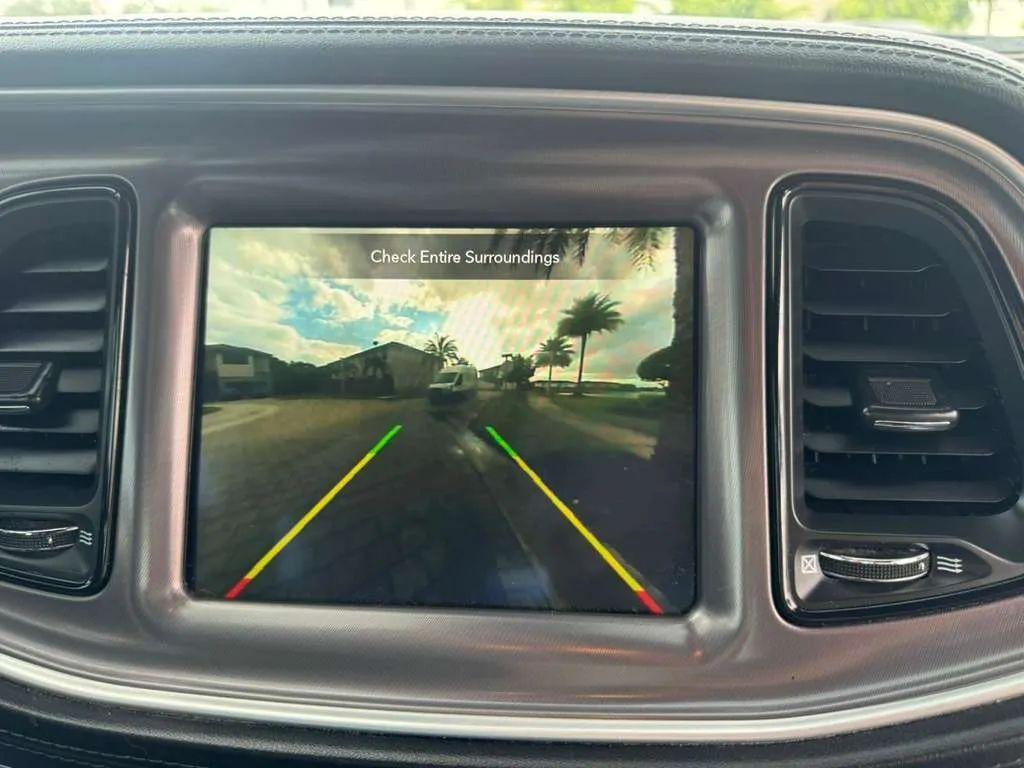 Dodge Challenger - Thumbnail 2