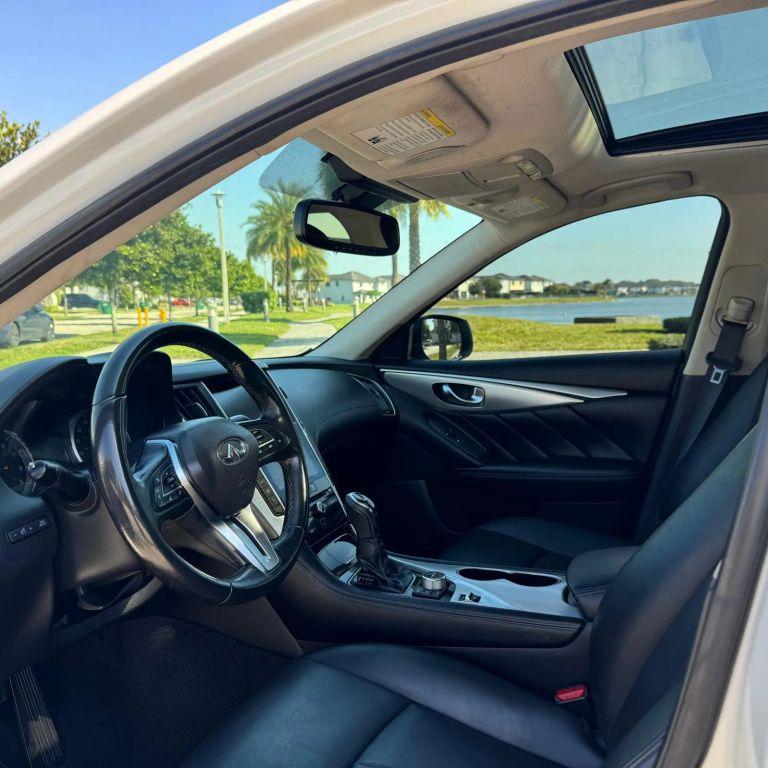 Infiniti Q50 - Thumbnail 12