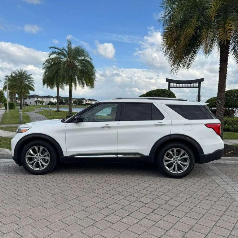 Ford Explorer - Thumbnail 4