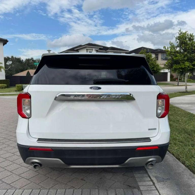 Ford Explorer - Thumbnail 6