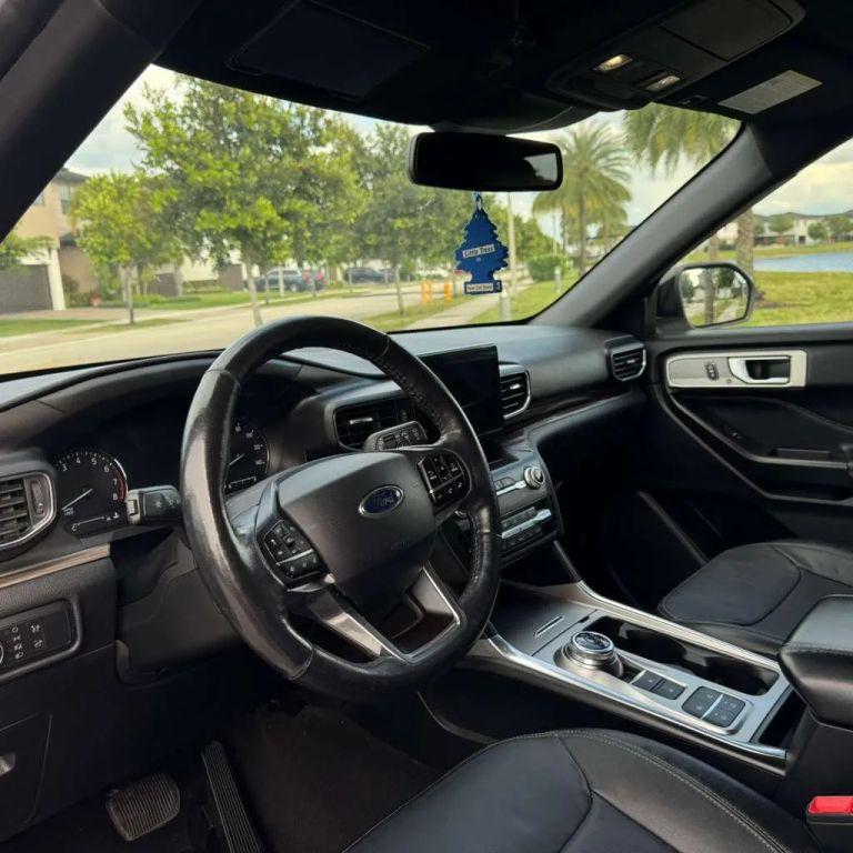 Ford Explorer - Thumbnail 11