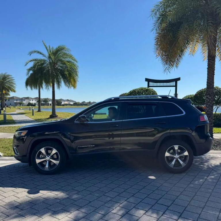 Jeep Cherokee - Thumbnail 4