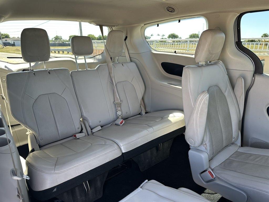 Chrysler Pacificatouring-L - Thumbnail 15