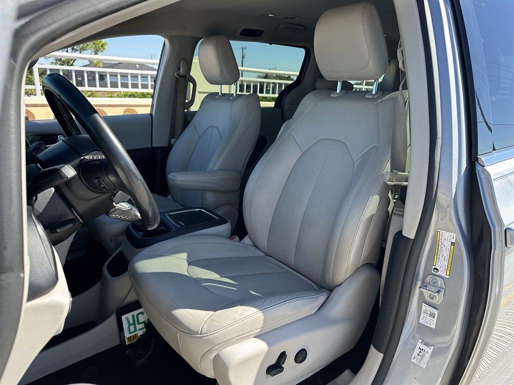 Chrysler Pacificatouring-L - Thumbnail 6