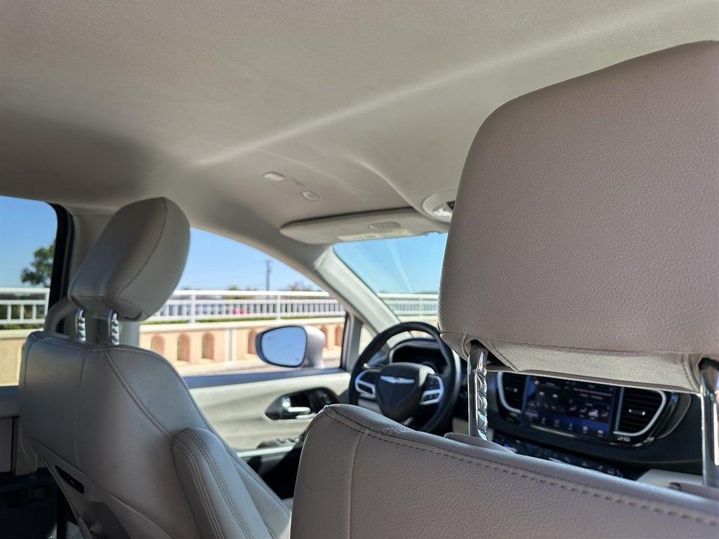 Chrysler Pacificatouring-L - Thumbnail 11