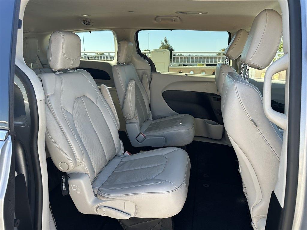 Chrysler Pacificatouring-L - Thumbnail 13