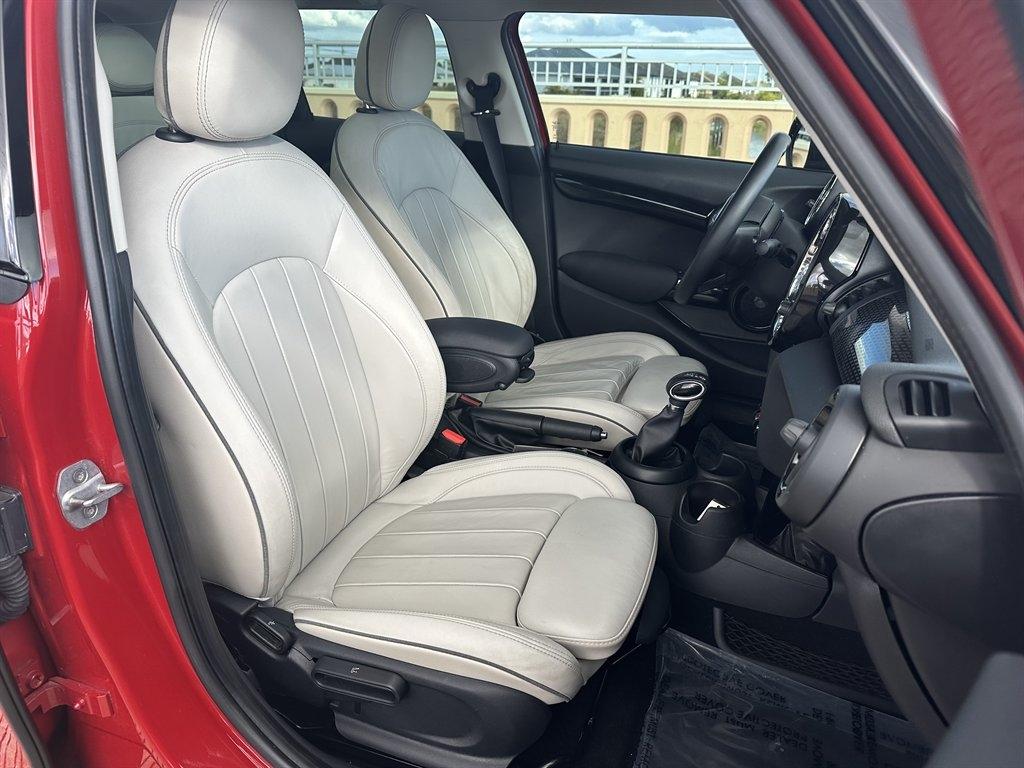 MINI Coopers 4-Door - Thumbnail 6