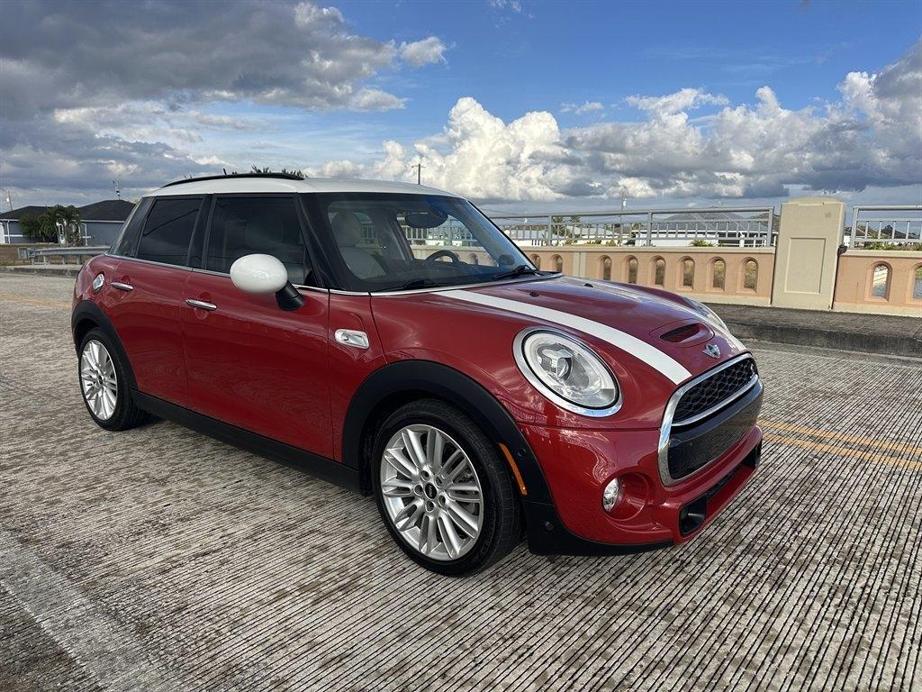 MINI Coopers 4-Door - Thumbnail 2