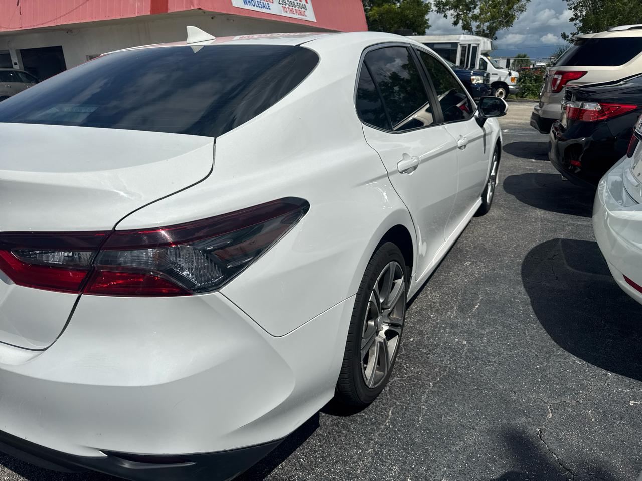 Toyota Camry Le - Thumbnail 5