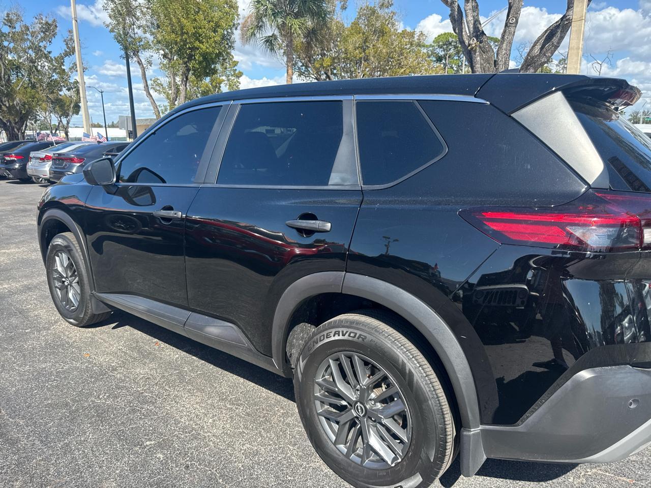 Nissan Rogue S - Thumbnail 5