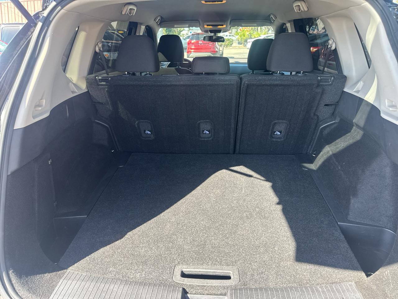 Nissan Rogue S - Thumbnail 10