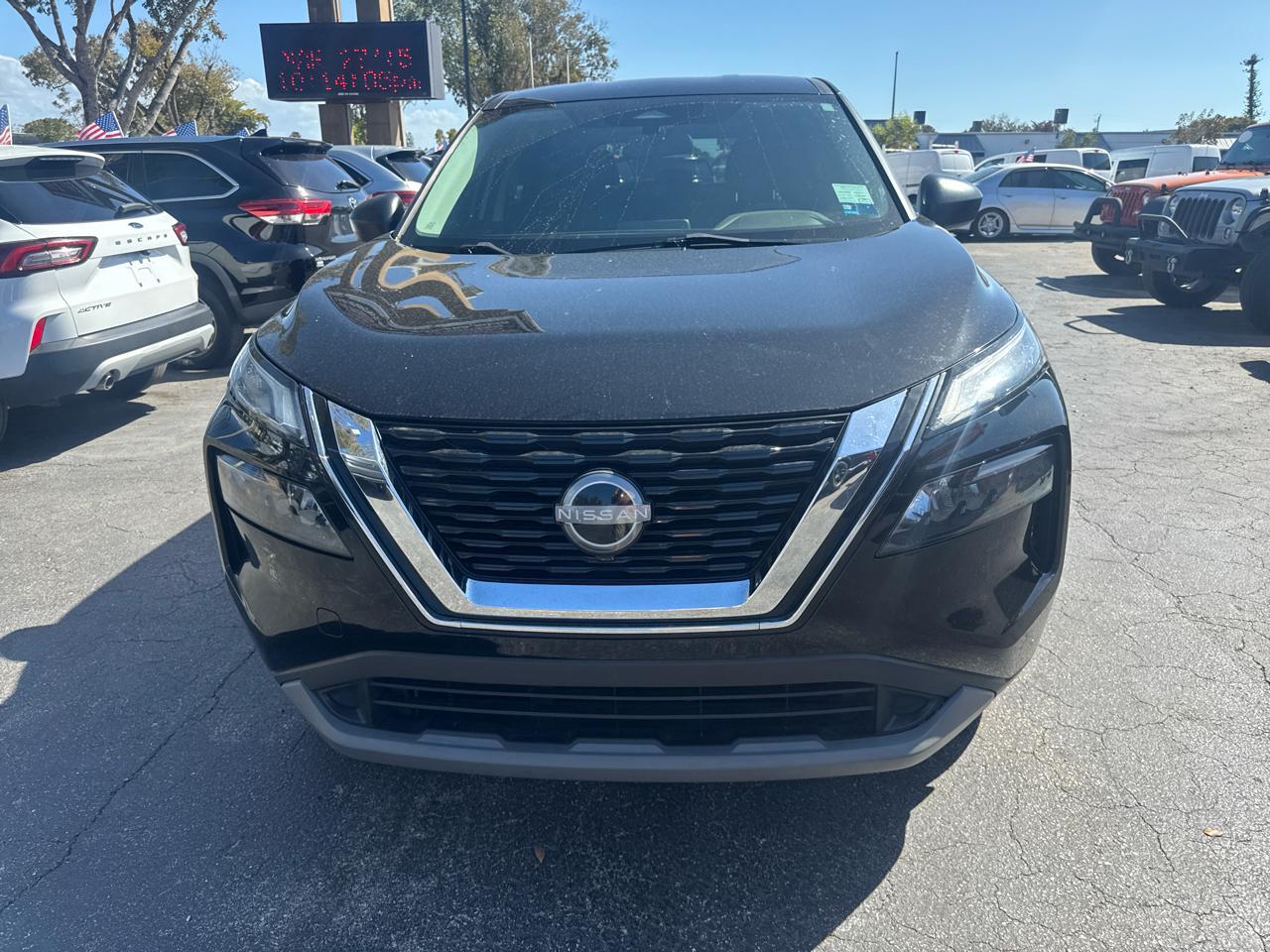 Nissan Rogue S - Thumbnail 4