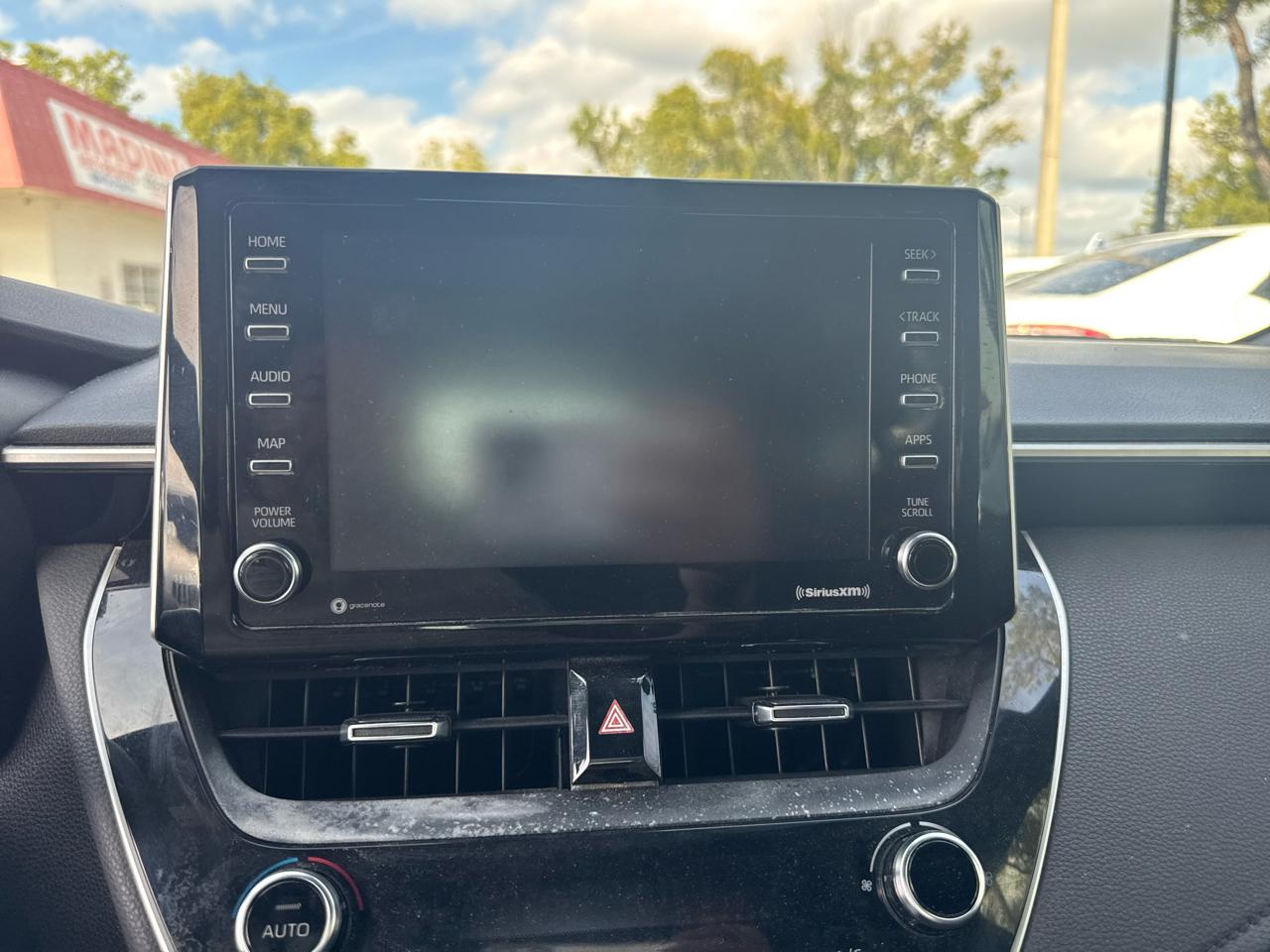 Toyota Corolla Se - Thumbnail 10