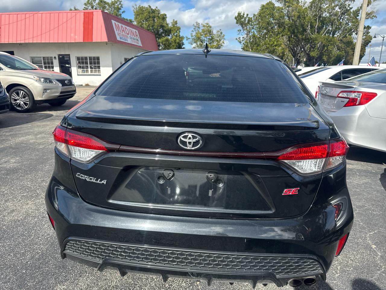 Toyota Corolla Se - Thumbnail 6