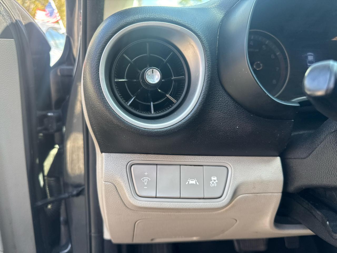 Kia Forte - Thumbnail 12