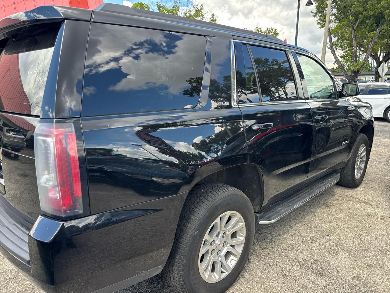 GMC Yukon Sle 4Wd - Thumbnail 6