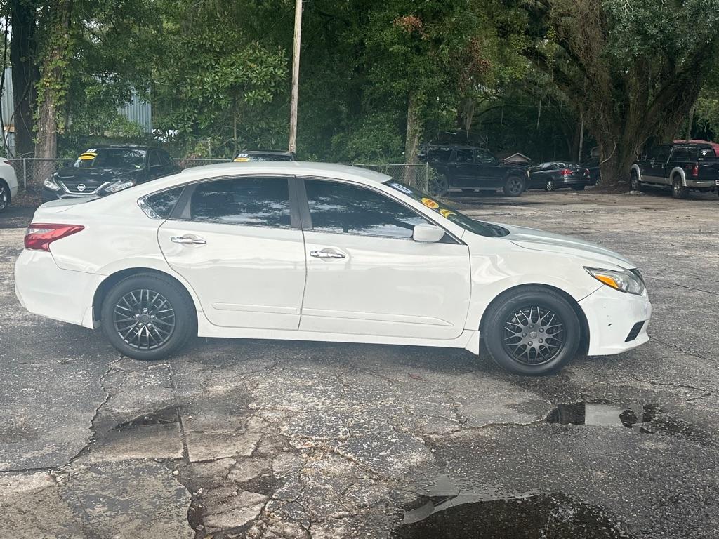 Nissan Altima 2.5 S - Thumbnail 9