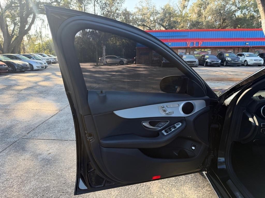 Mercedes-Benz C-Class C300 Sedan - Thumbnail 10