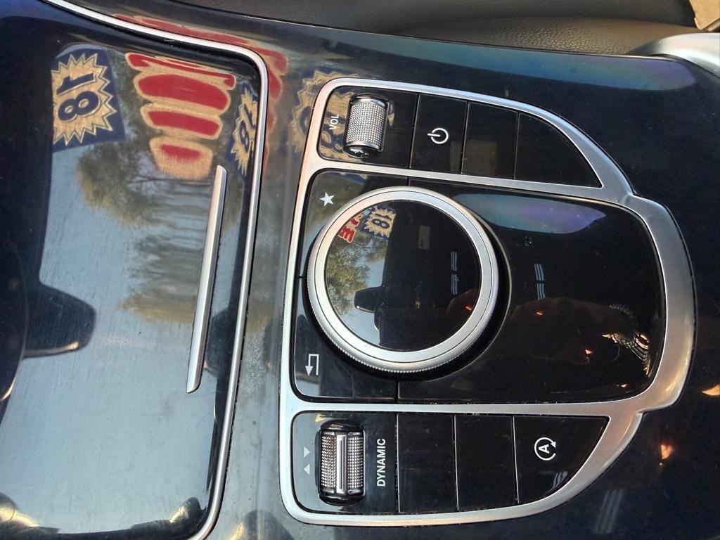 Mercedes-Benz C-Class C300 Sedan - Thumbnail 16