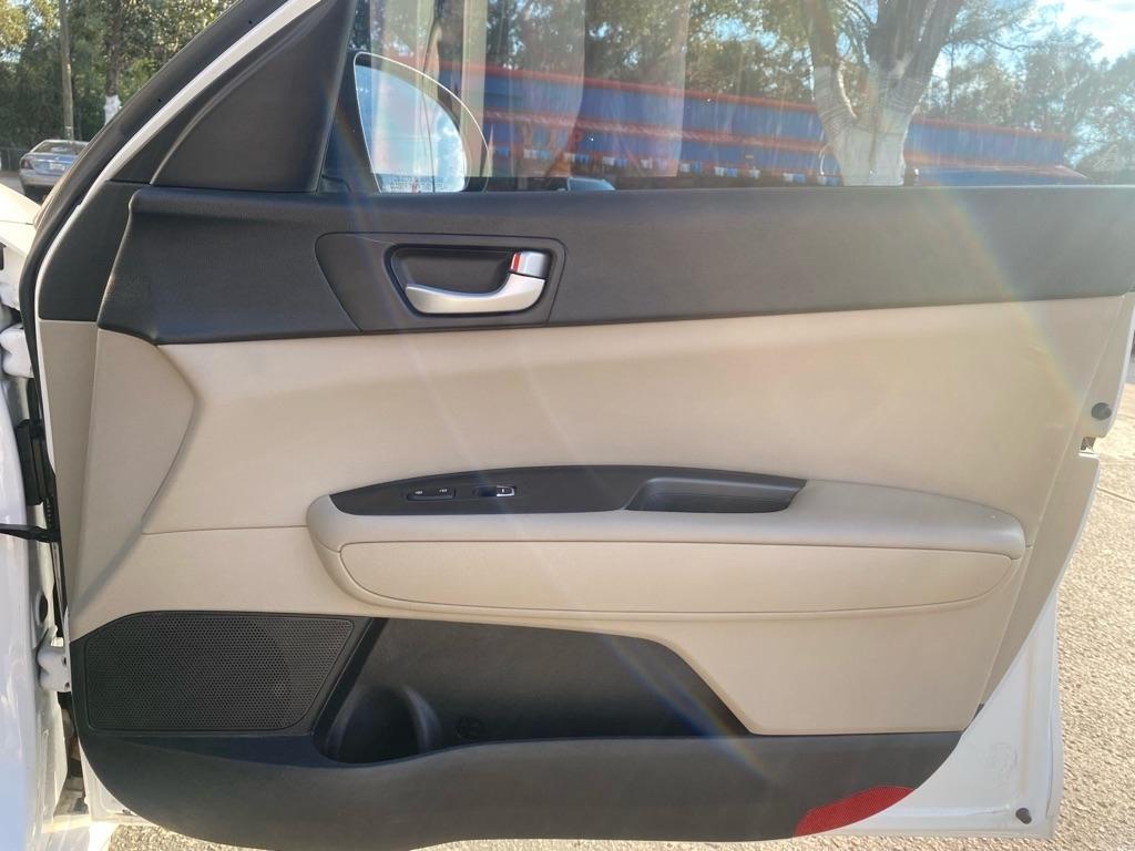 Kia Optima Lx - Thumbnail 2