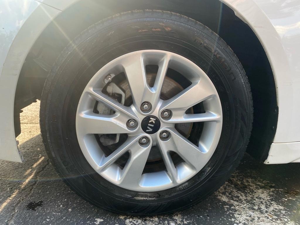 Kia Optima Lx - Thumbnail 10