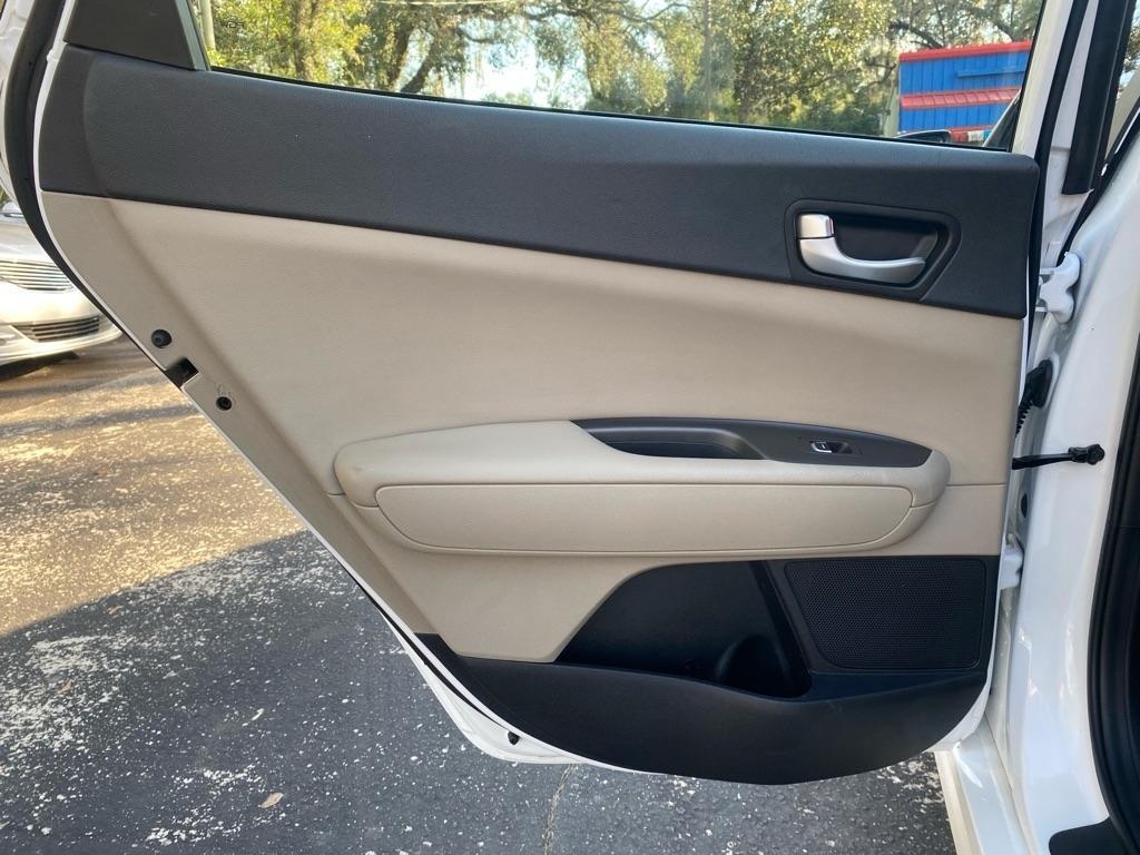 Kia Optima Lx - Thumbnail 16