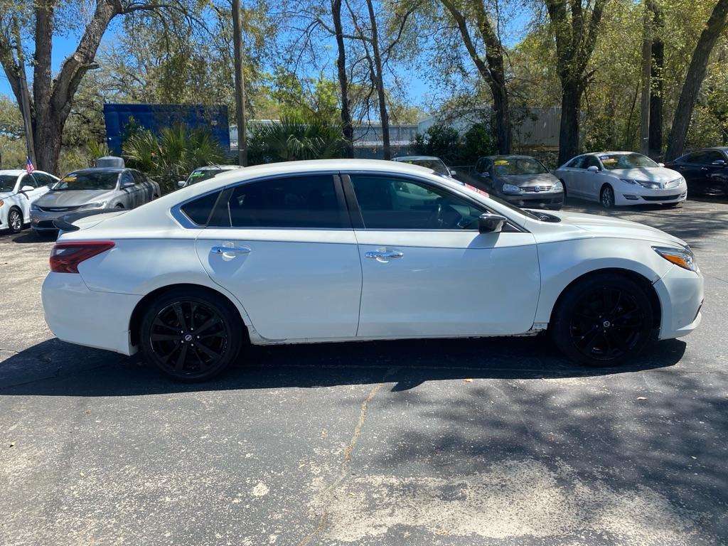 Nissan Altima 2.5 - Thumbnail 7