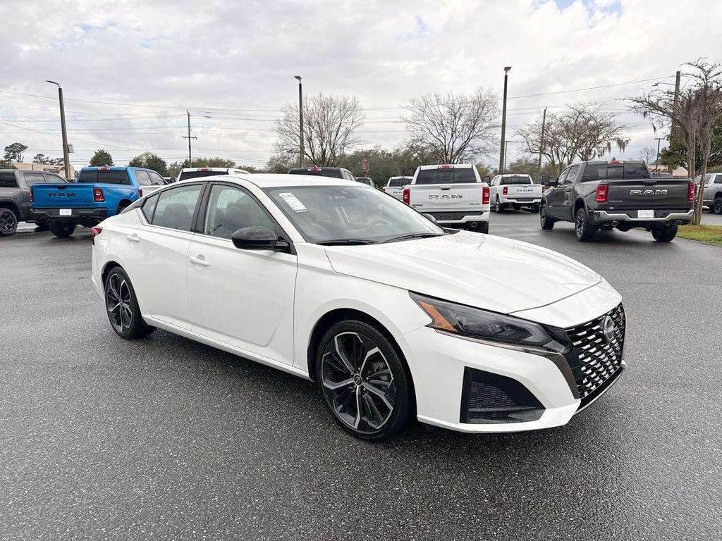 Nissan Altima 2.5 Sr - Thumbnail 2