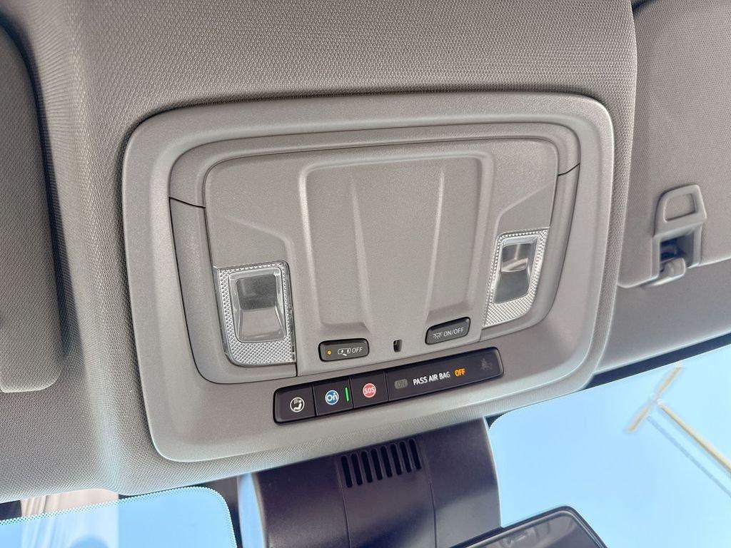 Chevrolet Silverado 1500 Custom - Thumbnail 14