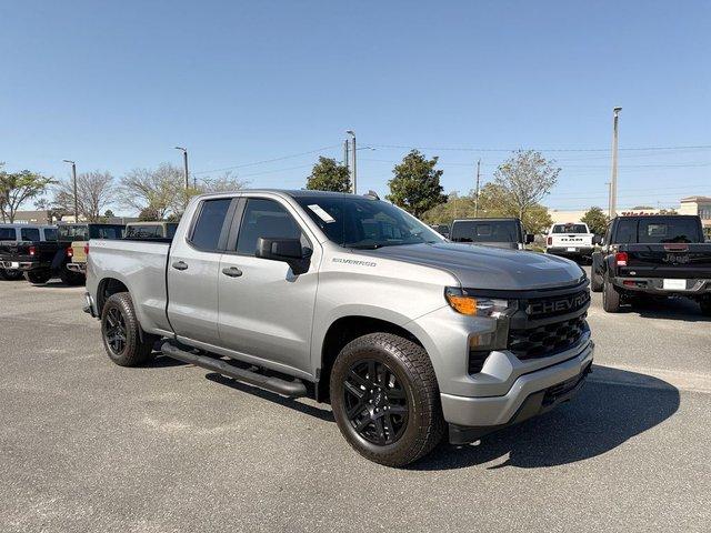 Chevrolet Silverado 1500 Custom - View 1